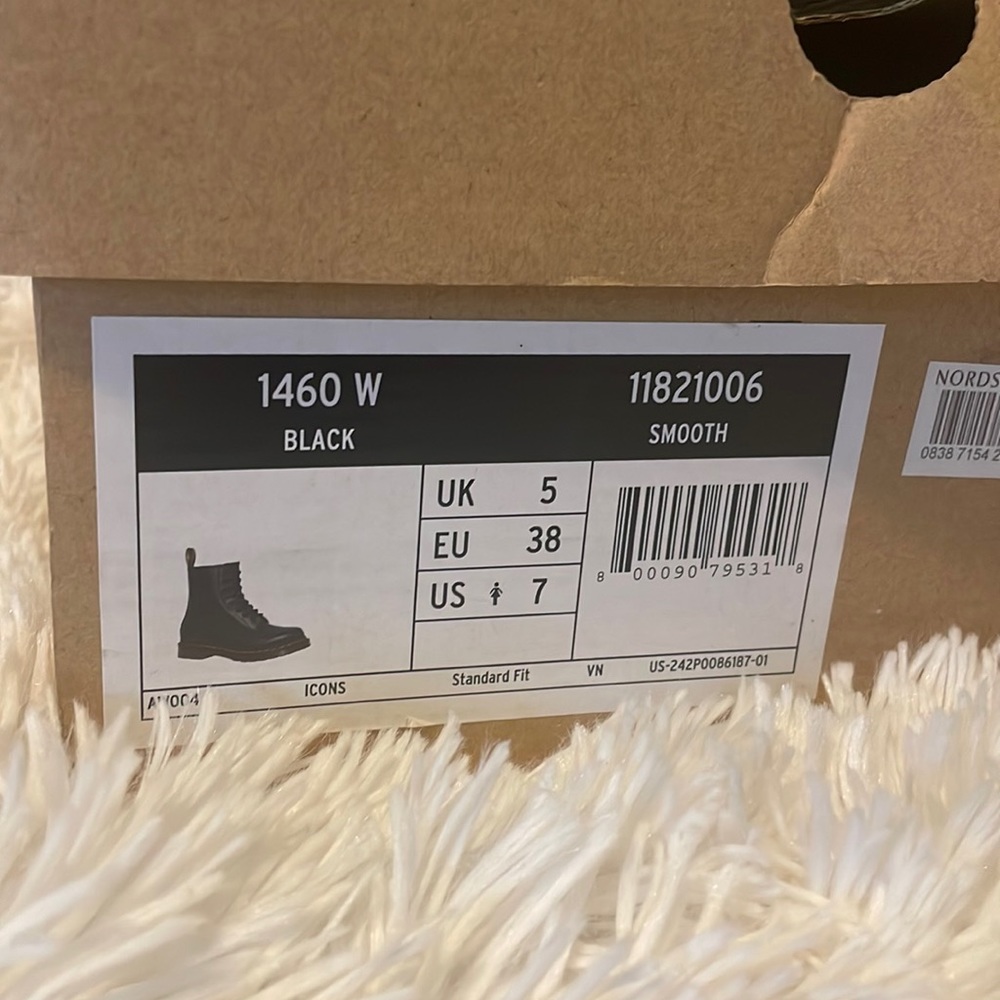 Used Dr.Martens 1460 women black size 7